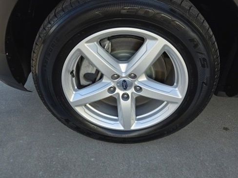 Used 2017 Ford Explorer XLT image 9