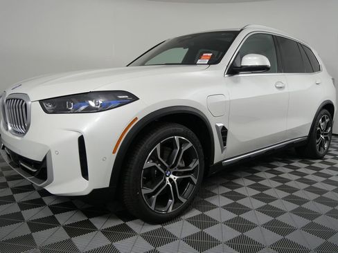 Used 2026 BMW X5 xDrive50e w/ Executive Package image 9