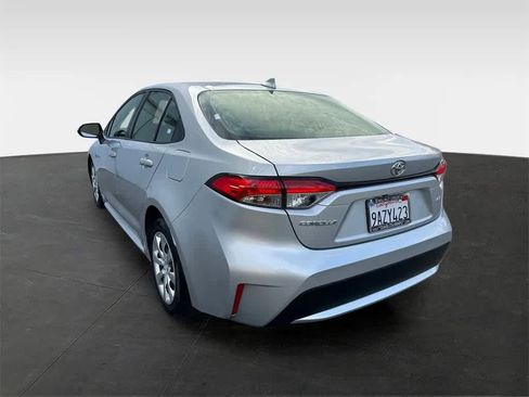 Used 2022 Toyota Corolla LE image 4