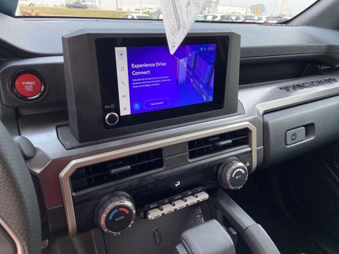 Used 2025 Toyota Tacoma SR5 image 38