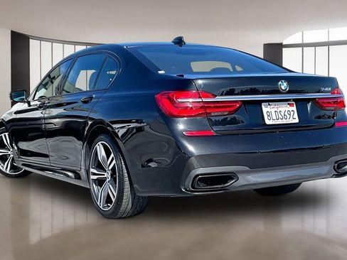 Used 2019 BMW 740i w/ M Sport Package image 4