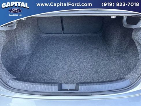 Used 2025 Volkswagen Jetta SE FWD image 16