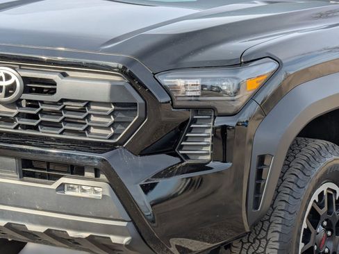 Used 2025 Toyota Tacoma TRD Off-Road image 11