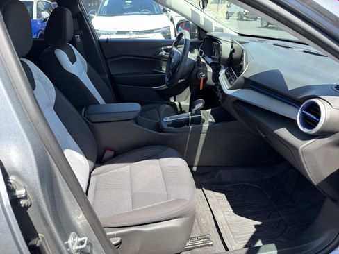Used 2025 Chevrolet Trax LS image 10