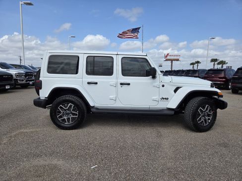 New 2026 Jeep Wrangler Unlimited Sahara AWD/4WD image 8