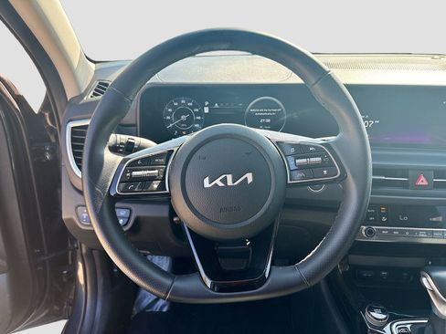 Used 2024 Kia Seltos SX w/ SX Sunroof Package image 11