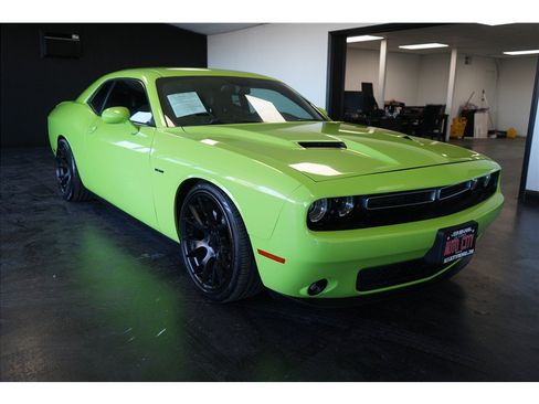 Used 2015 Dodge Challenger R/T Plus RWD image 9