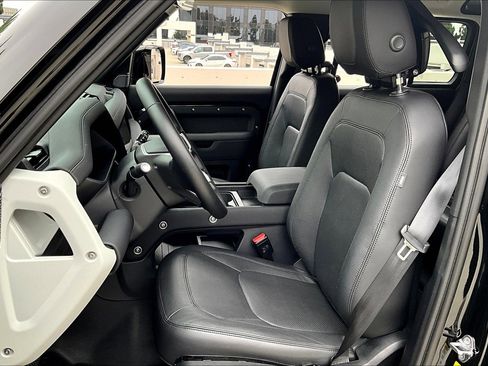 Used 2024 Land Rover Defender 110 SE image 19