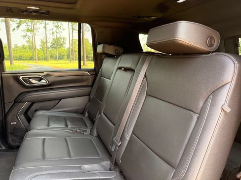 Used 2023 Chevrolet Suburban LT w/ Luxury Package AWD/4WD image 28