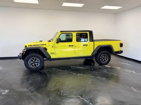 Used 2024 Jeep Gladiator Rubicon w/ Convenience Group AWD/4WD image 19