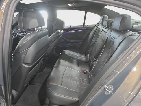 Used 2023 BMW M550i xDrive w/ Dynamic Handling Package image 25