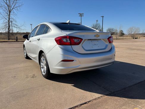 Used 2019 Chevrolet Cruze LT FWD image 7