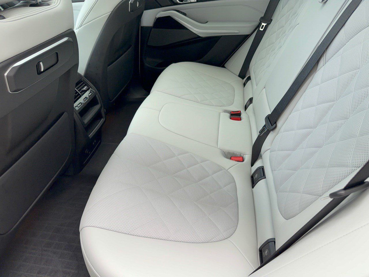 Used 2024 BMW X5 xDrive40i w/ M Sport Package AWD/4WD image 25