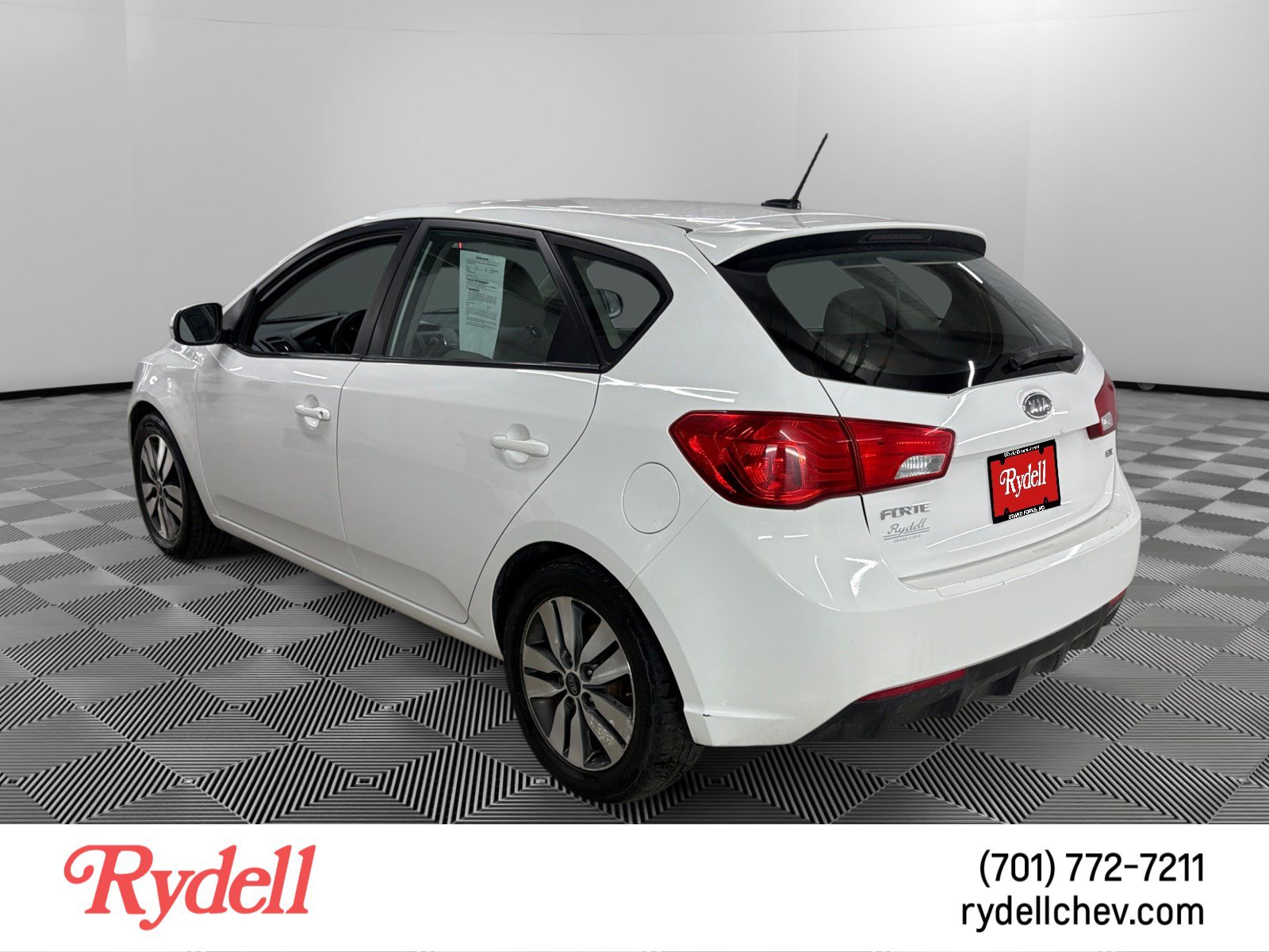 Used 2013 Kia Forte EX FWD image 3