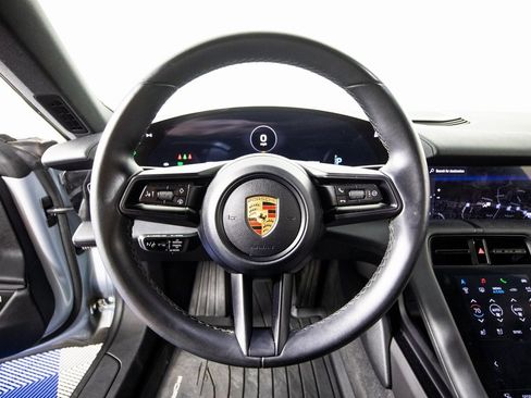 Used 2022 Porsche Taycan image 18