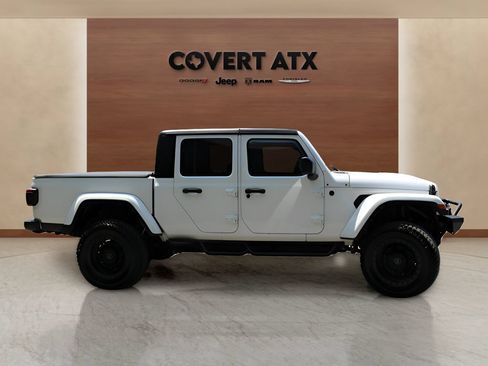Used 2024 Jeep Gladiator Sport AWD/4WD image 6