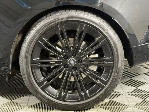 Used 2025 Land Rover Range Rover SE AWD/4WD image 14