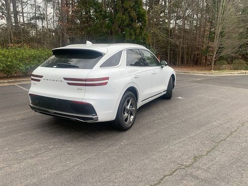 Used 2026 Genesis GV70 2.5T Select image 2