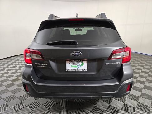 Used 2018 Subaru Outback 2.5i Premium AWD/4WD image 6