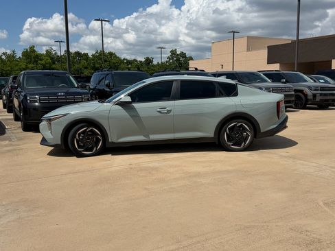 Used 2025 Kia K4 EX FWD image 2