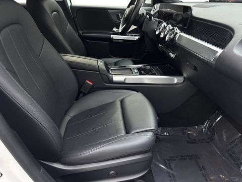 Used 2025 Mercedes-Benz GLB 250 w/ Exclusive Package image 42