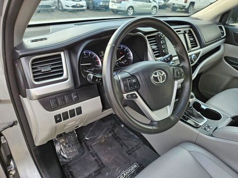 Used 2016 Toyota Highlander XLE image 23
