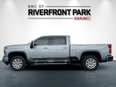 Used 2024 Chevrolet Silverado 3500 High Country w/ High Country Premium Package image 6