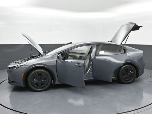 New 2026 Toyota Prius LE image 45
