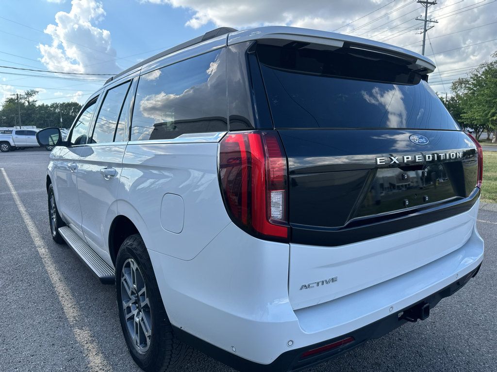 Used 2025 Ford Expedition Active AWD/4WD image 6