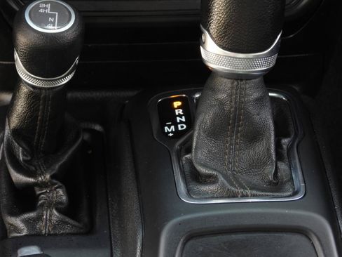 Used 2019 Jeep Wrangler Unlimited Sport S AWD/4WD image 49