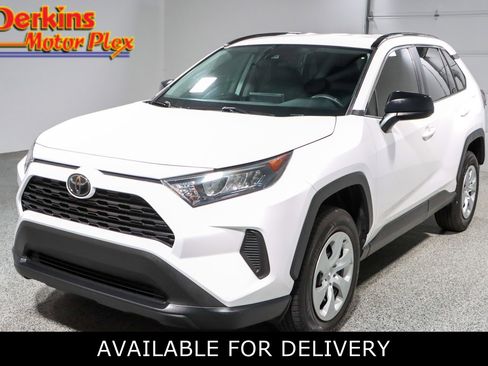 Used 2020 Toyota RAV4 LE FWD image 1