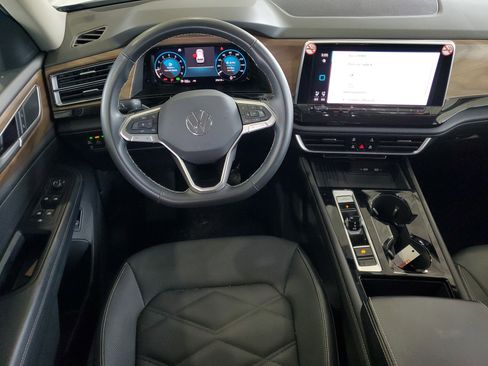 Used 2025 Volkswagen Atlas SE image 12