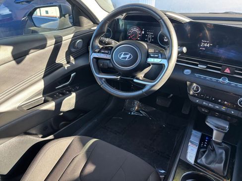 Used 2025 Hyundai Elantra SEL image 30