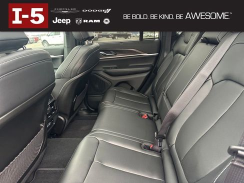 New 2025 Jeep Grand Cherokee Limited w/ Luxury Tech Group II image 12