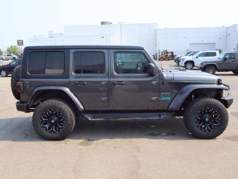 Used 2019 Jeep Wrangler Unlimited Sahara AWD/4WD image 8
