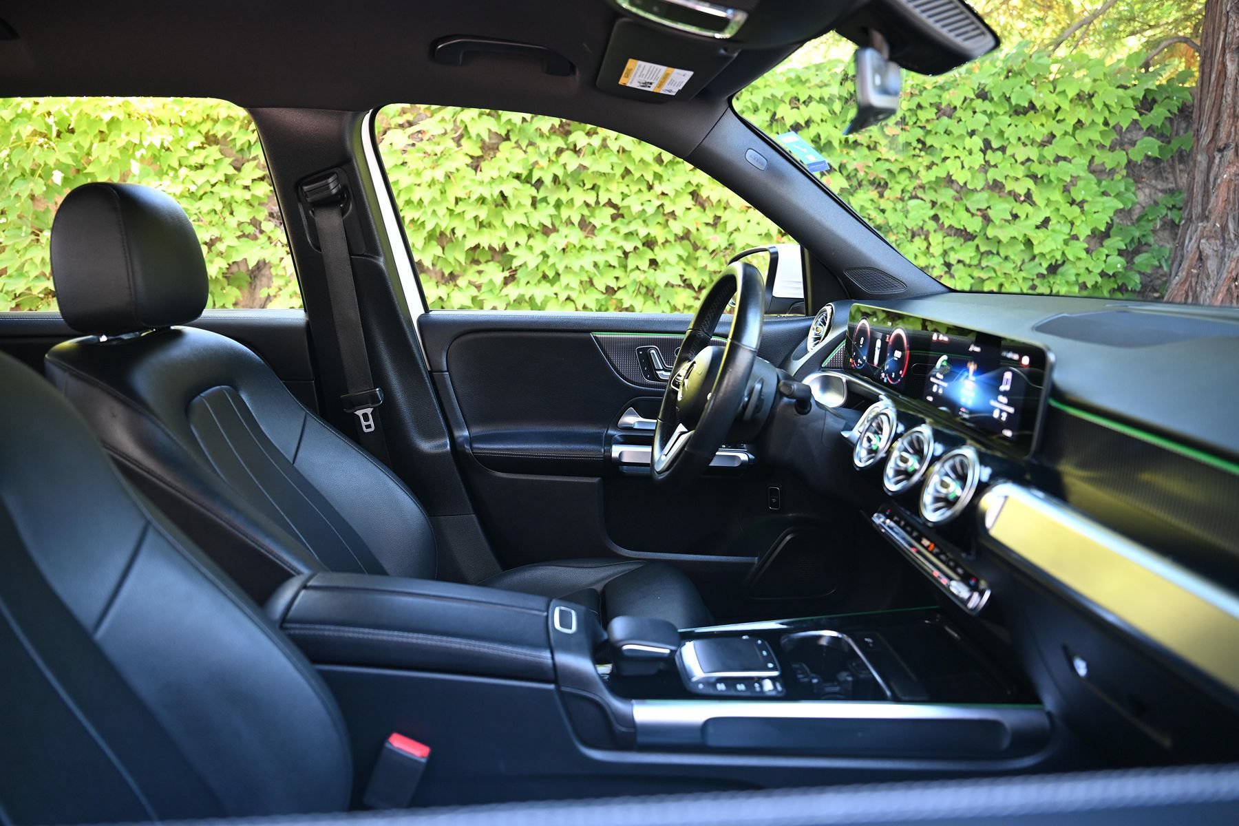 Used 2021 Mercedes-Benz GLB 250 4MATIC image 12