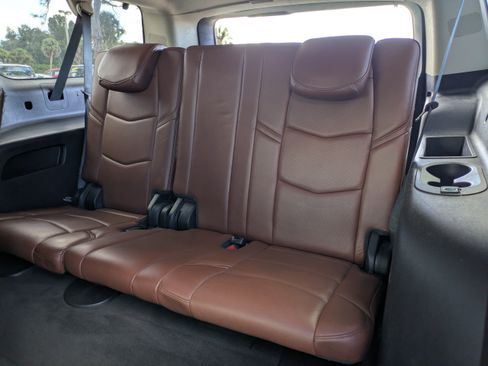 Used 2020 Cadillac Escalade ESV Premium Luxury AWD/4WD image 16