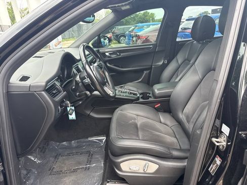 Used 2018 Porsche Macan w/ Driver Memory Package AWD/4WD image 9