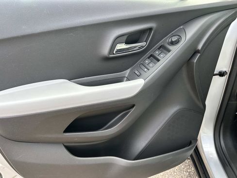 Certified 2022 Chevrolet Trax LS w/ Tint and Cruise Package image 16