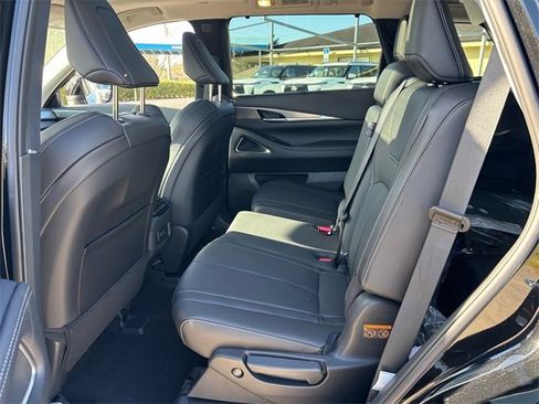 New 2026 INFINITI QX60 Luxe image 13