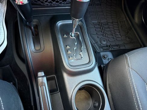 Used 2017 Jeep Wrangler Unlimited Sahara AWD/4WD image 23