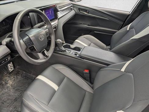 Used 2025 Toyota Camry SE FWD image 10