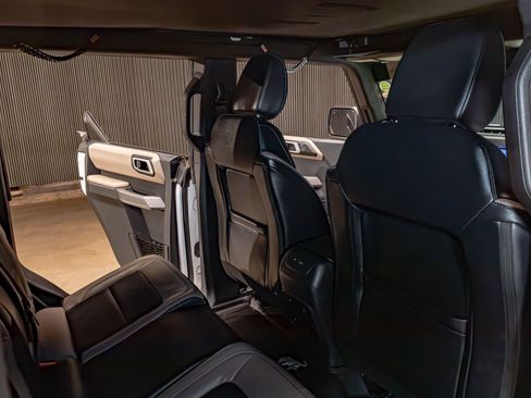 Used 2023 Ford Bronco Wildtrak image 27