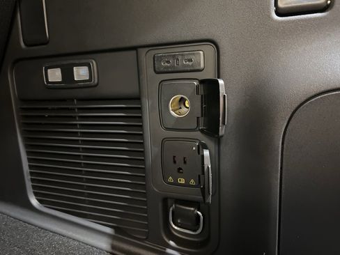 New 2025 Ford Expedition Active image 38