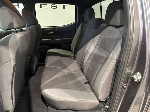 Used 2019 Toyota Tacoma TRD Sport image 29