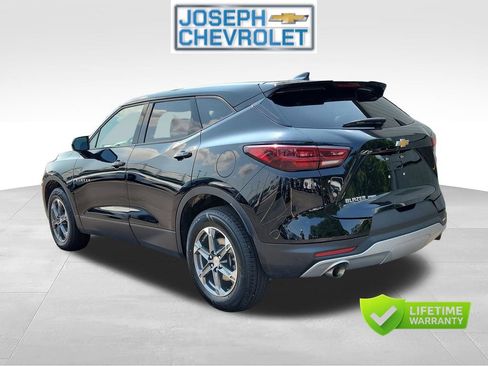 Used 2025 Chevrolet Blazer LT AWD/4WD image 3