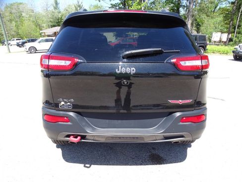 Used 2015 Jeep Cherokee Trailhawk w/ Leather Interior Group AWD/4WD image 8