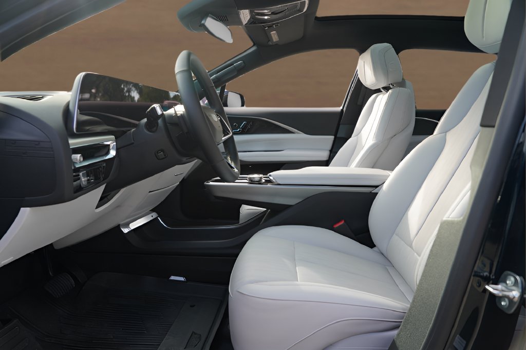 Certified 2025 Cadillac Lyriq Luxury w/ LPO, Floor Liner Package RWD image 10