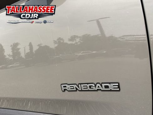 Used 2020 Jeep Renegade Altitude FWD image 6