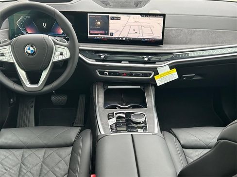 New 2025 BMW X7 xDrive40i image 6